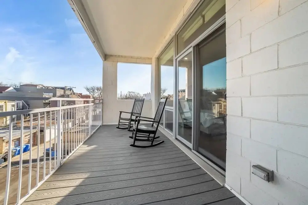 Spacious 4BR 2BA Unit in Ukrainian w 2 Balconies
