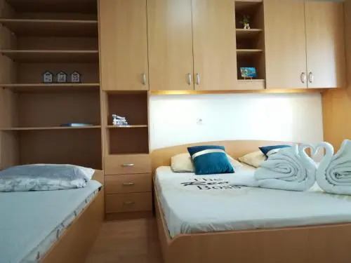 Apartment and room Hudoletnjak