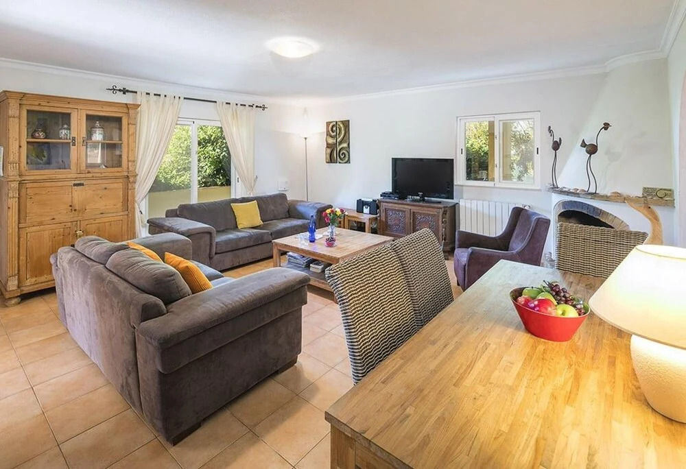 Villa Amarela - free heated pool short walk to centre of Carvoeiro
