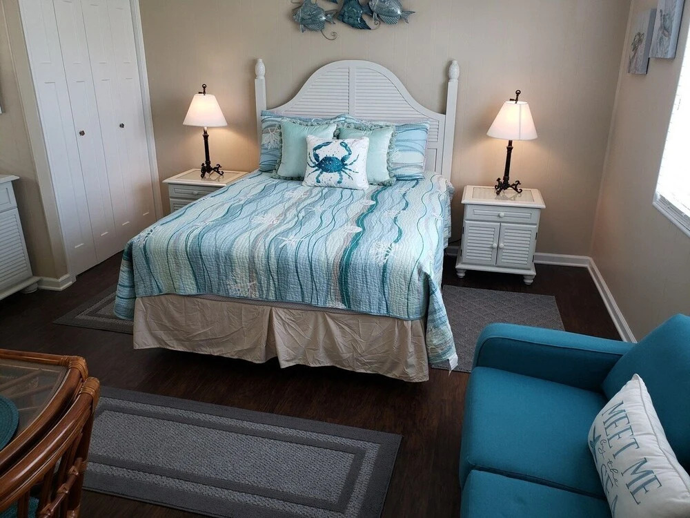 Tiki s Beachside Bungalow - Studio Condo Just Steps From the Sand