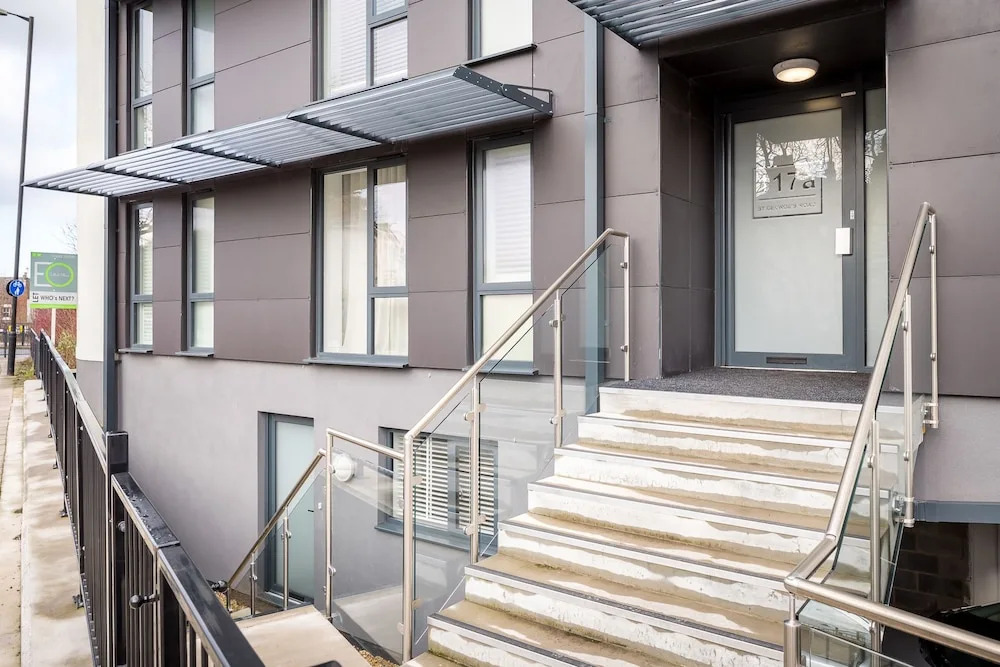 Elliot Oliver - Executive 2 Bedroom Garden Apartment