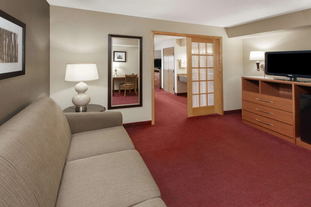 AmericInn by Wyndham Iowa Falls