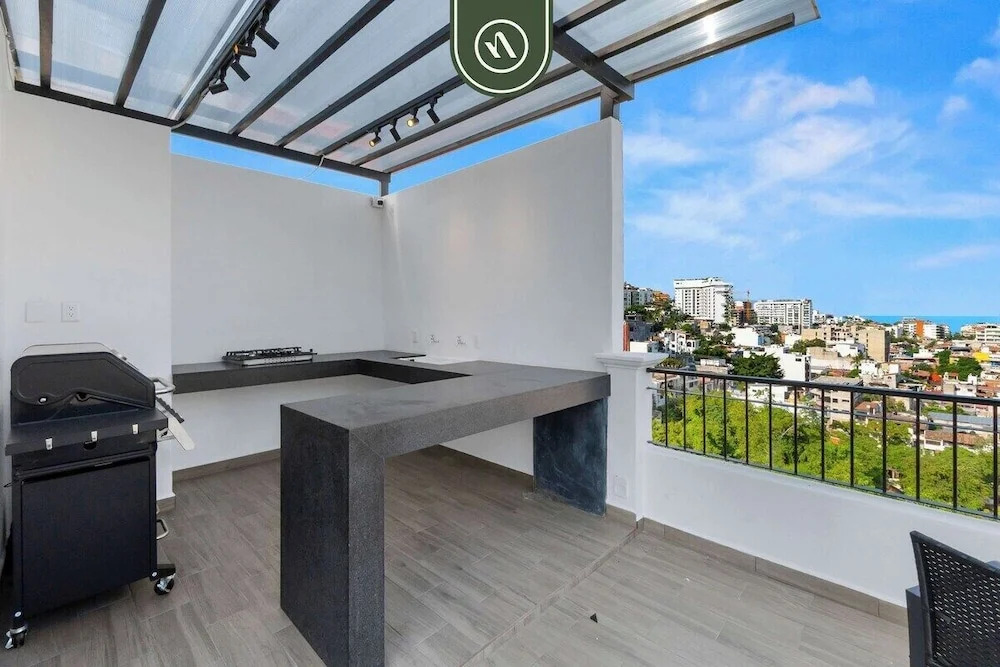 New 1 BR Condo - Rooftop Pool - Oceanview