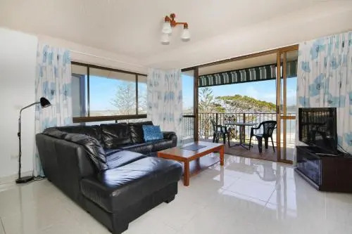 Lowanna Unit 14, 24 Bulcock Beach Esplanade, Bulcock Beach