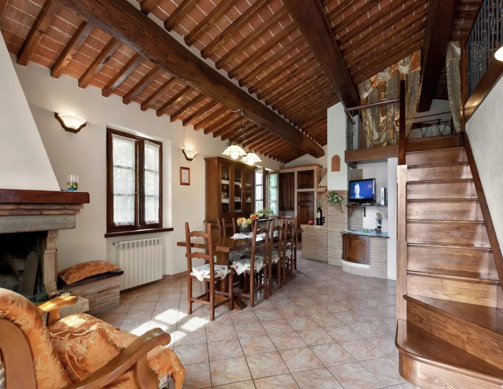 Modern Holiday Home in Foiano della Chiana with Pool