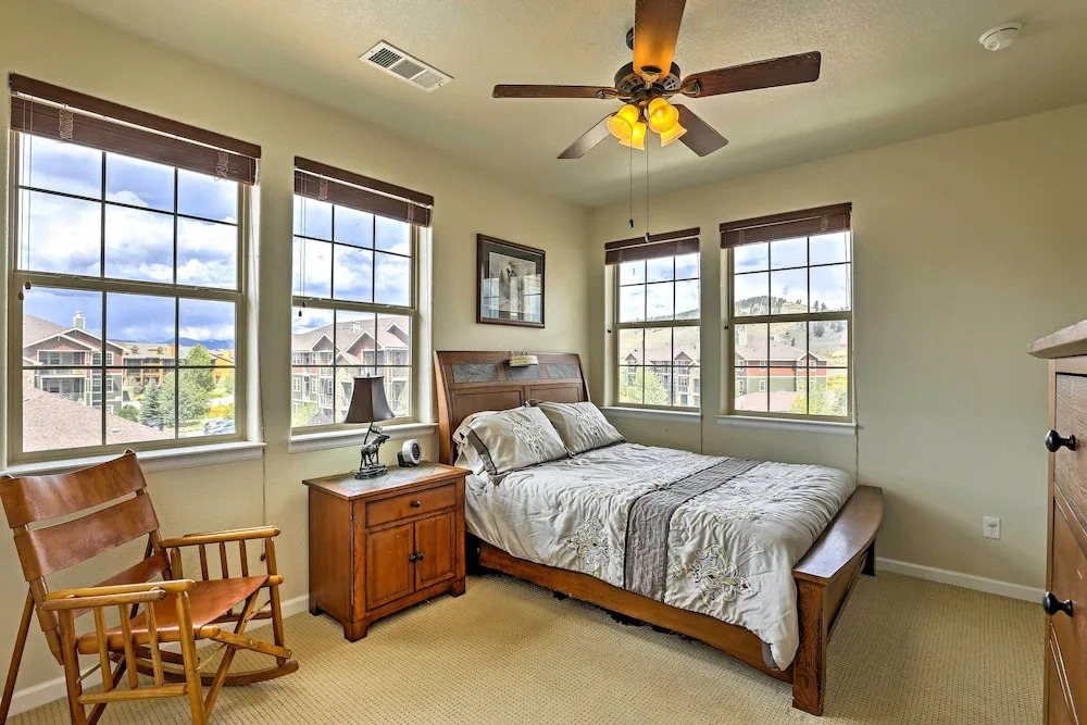 18 Mi to Winter Park: Granby Condo w/ Covered Deck