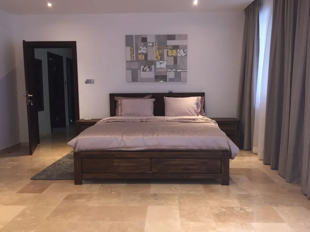 Euneva Court Townhouses - Bentley Place