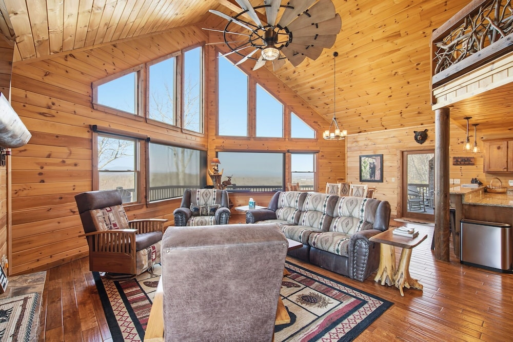 Majestic Mountaintop Escape
