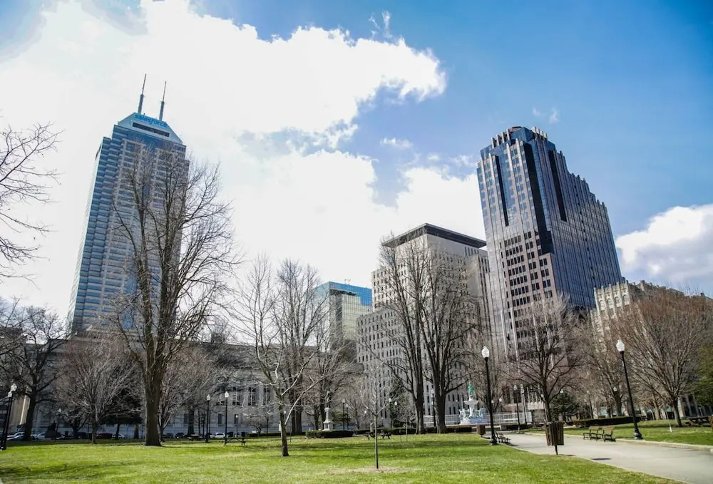 Bold Downtown 1BR Near Memorial Park