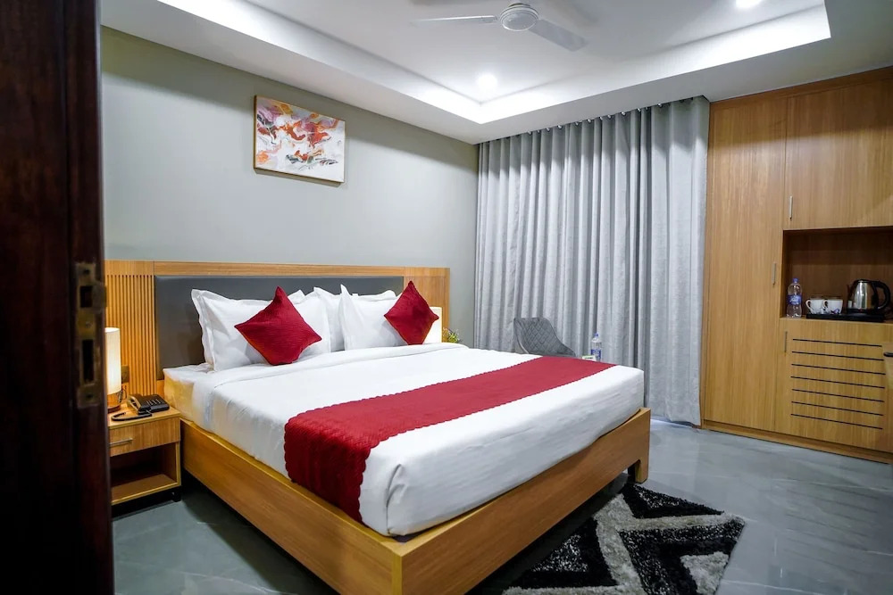 Saltstayz Basil - Near Golf Course Road & Extension Road