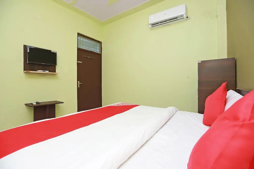 OYO 37470 The Mohan Grand