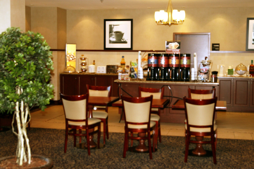 Hampton Inn & Suites Laval