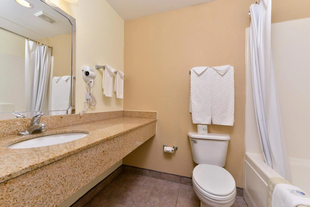 Americas Best Value Inn & Suites Winnie