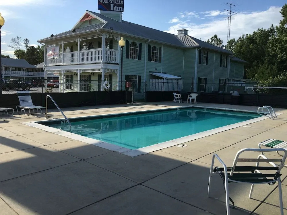 Woodstream Inn