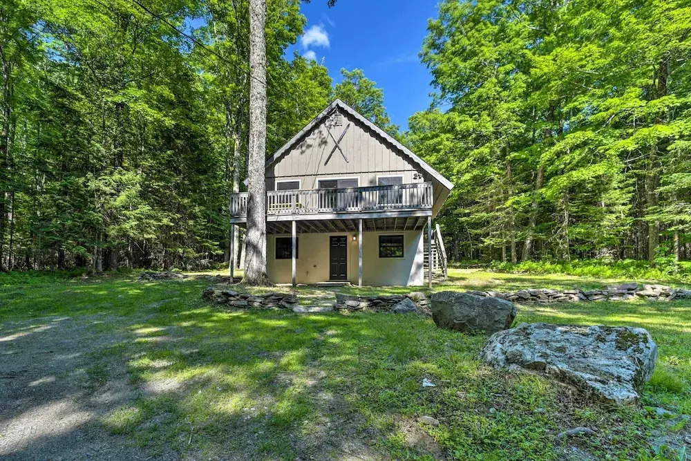 Sleek Cabin w/ Deck, 8 Miles to Mount Snow & Hikes
