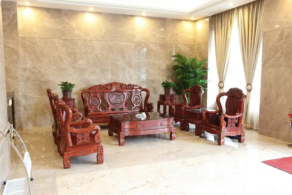 Kinson Hotel