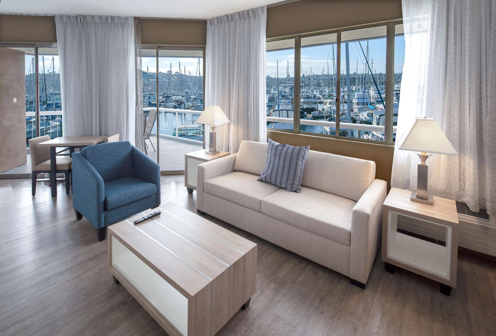 Bay Club Hotel and Marina