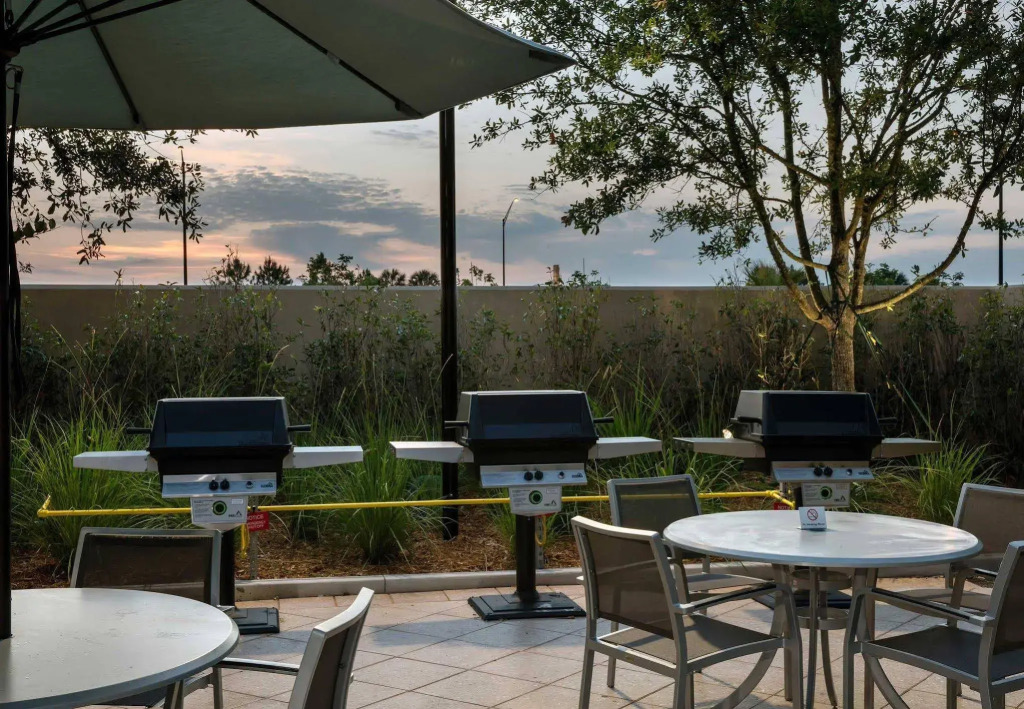 SpringHill Suites Orlando at FLAMINGO CROSSINGS® Town Center/Western Entrance