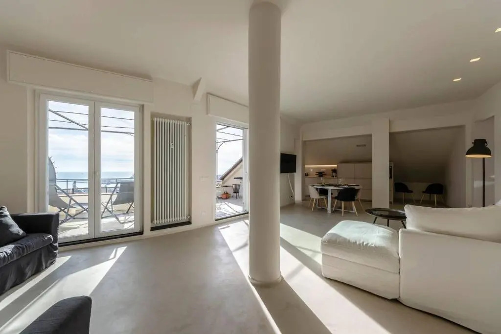 ALTIDO Exclusive Flat for 8, with Stunning City and SeaView