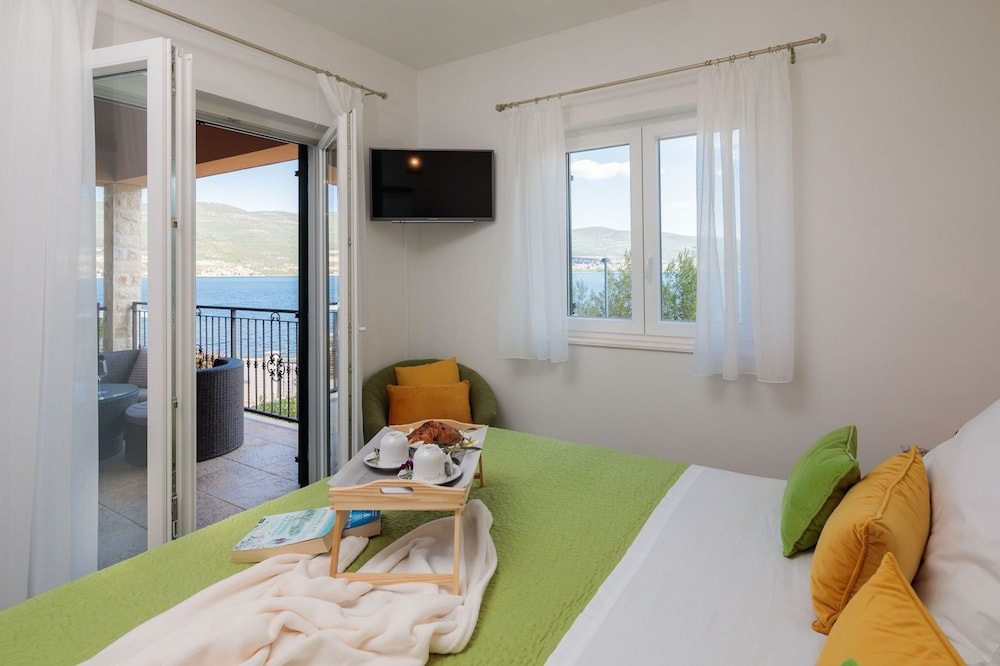 Seafront Villa Noah with heated pool