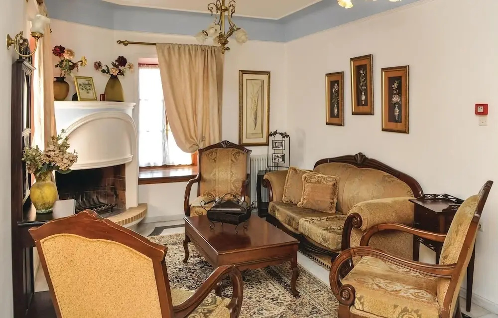 Nice Home in Portaria with Hot Tub, WiFi & 5 Bedrooms
