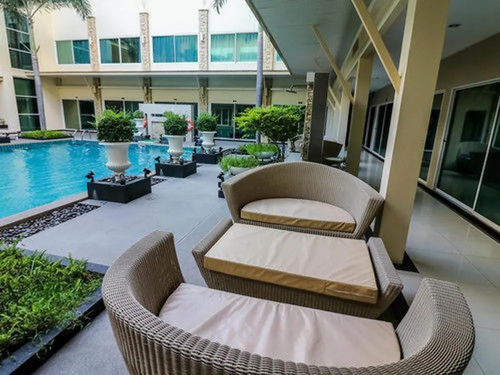 Nida Rooms New Petchburi Perspective at The Green Bells