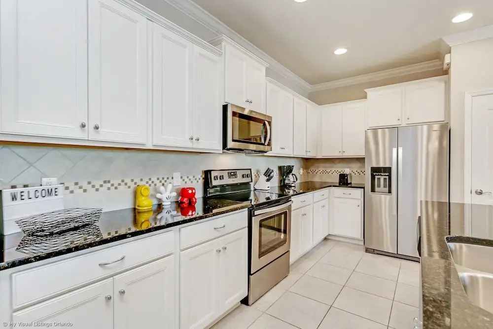 Beautiful Townhome W/private Pool 7 mi to Disney