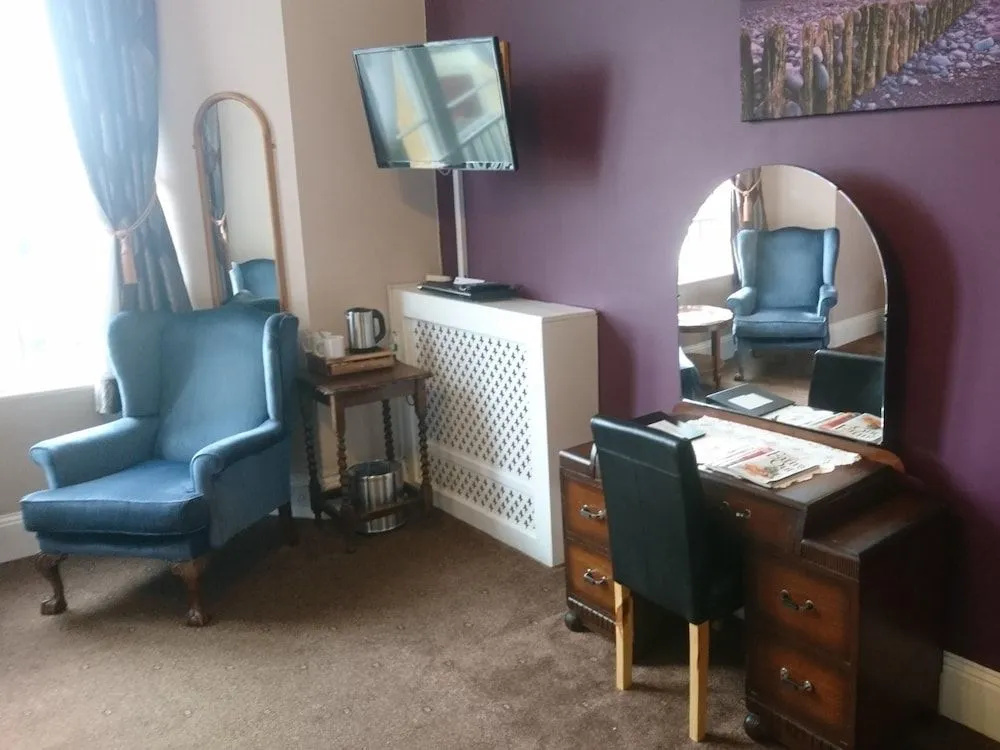 Heathcliff House B&B Exclusively for Adults Free large carpark