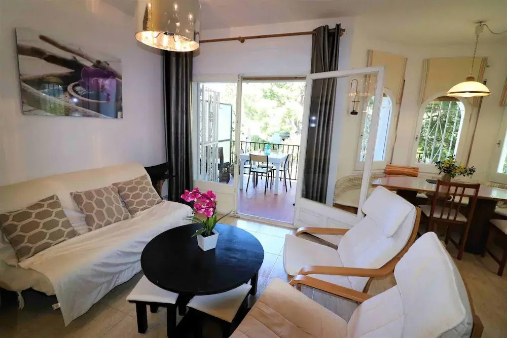Roses Beach Apartment for 6
