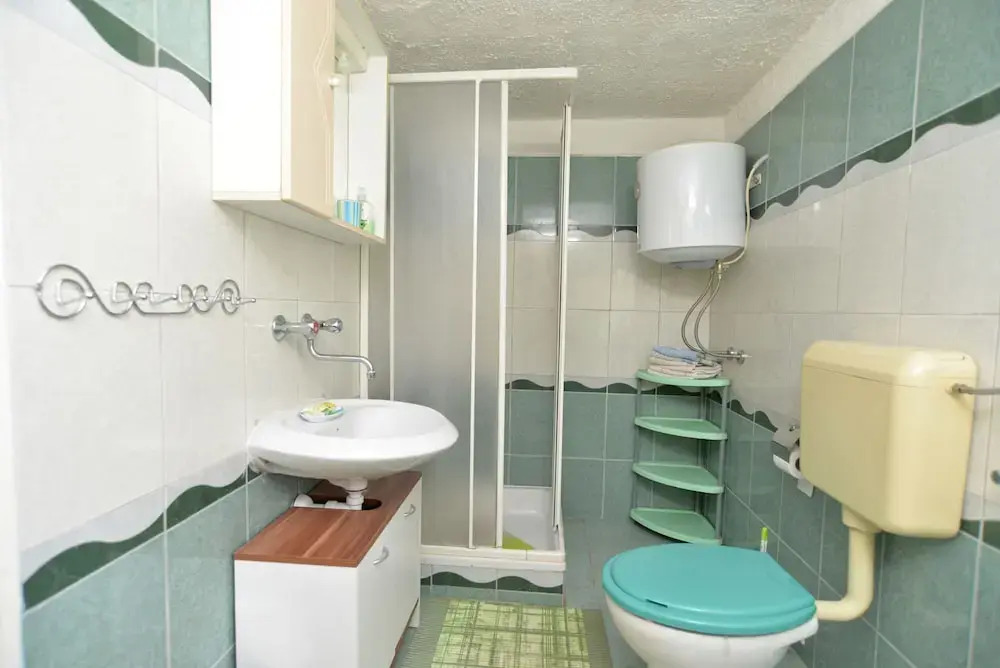 Apartment 498