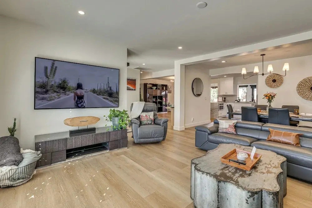 Sports Court + Hot Tub: Luxe Scottsdale Retreat
