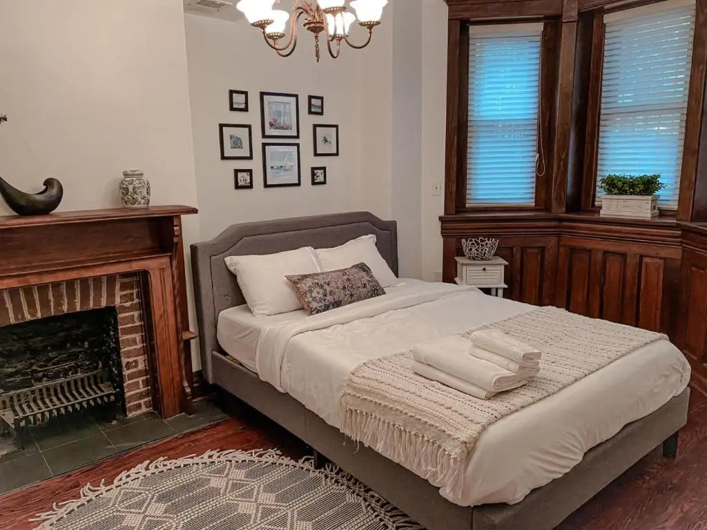 Luxurious classic Gold coast villa for 12 guests
