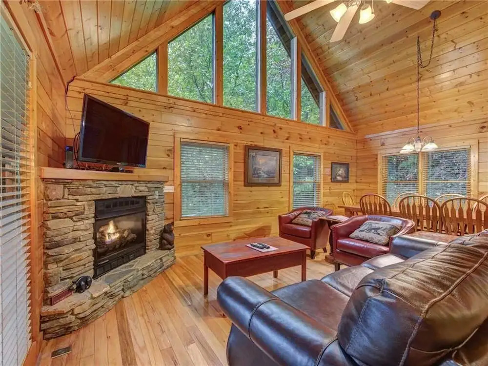 Bears Corner 3 Bedroom Home with Hot Tub