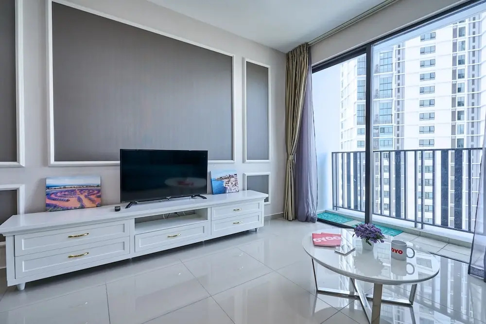 OYO Home 1143 Elegant 2br I-soho I-city