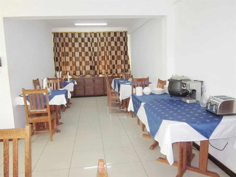 Hifadhi Hotel