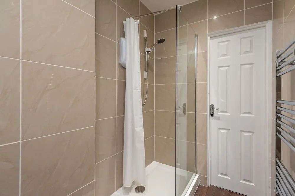 1 Bedroom Apartment In The West End