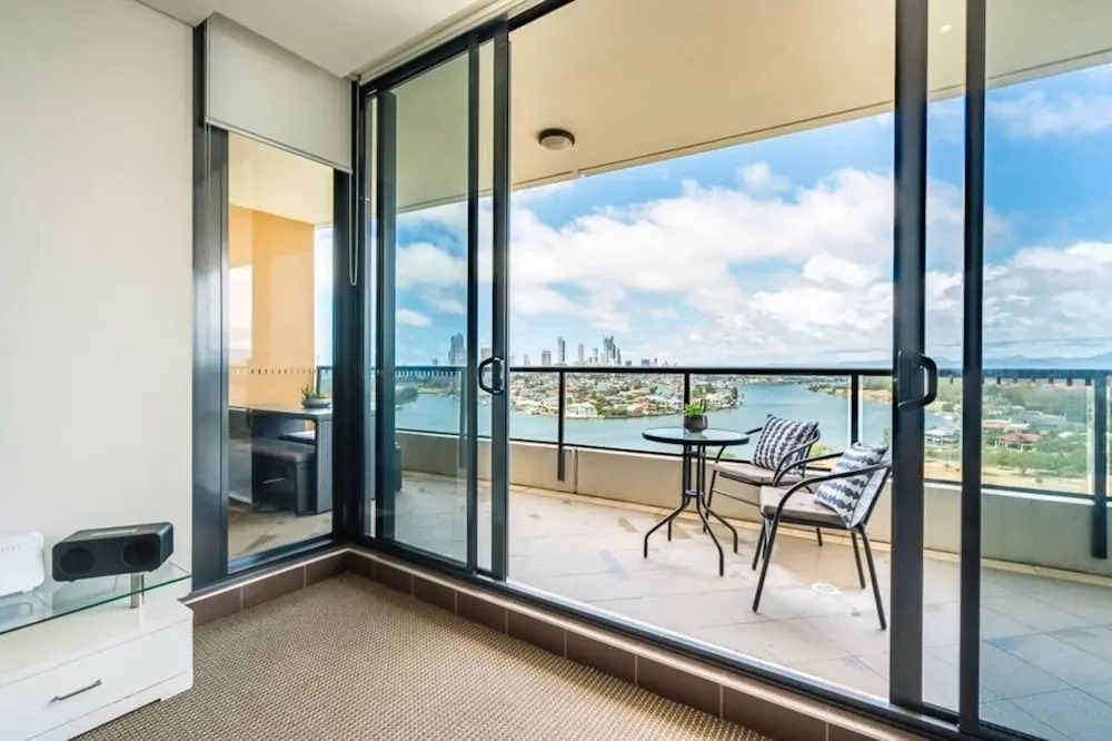 Impressive Views, Sub Penthouse, 2BR Apt