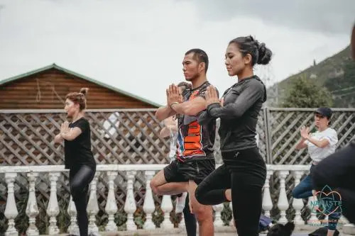 Namaste Shalle 2000M