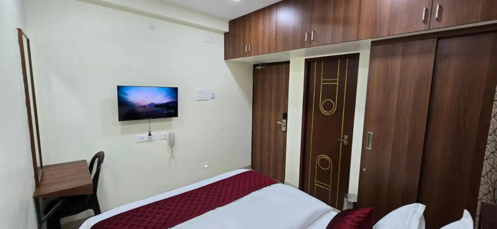 Hotel NJ RESIDENCY NEAR DLF IT PARK, RMZ SOFTWARE PARK, L&T ECC, CHENNAI TRADE CENTRE & MIOT