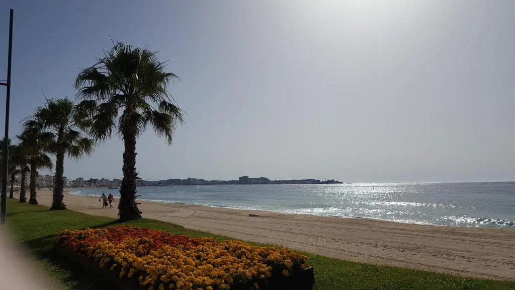 Apartament amb dues grans terrasses de 50 m2 i 16 m2 a 300 m de la platja