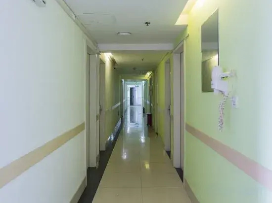 Boerman Electric Sports Apartment (Shanghai Gucun Park Subway Station Branch)