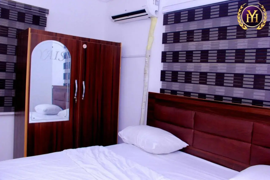 Yais Hotel and Suites