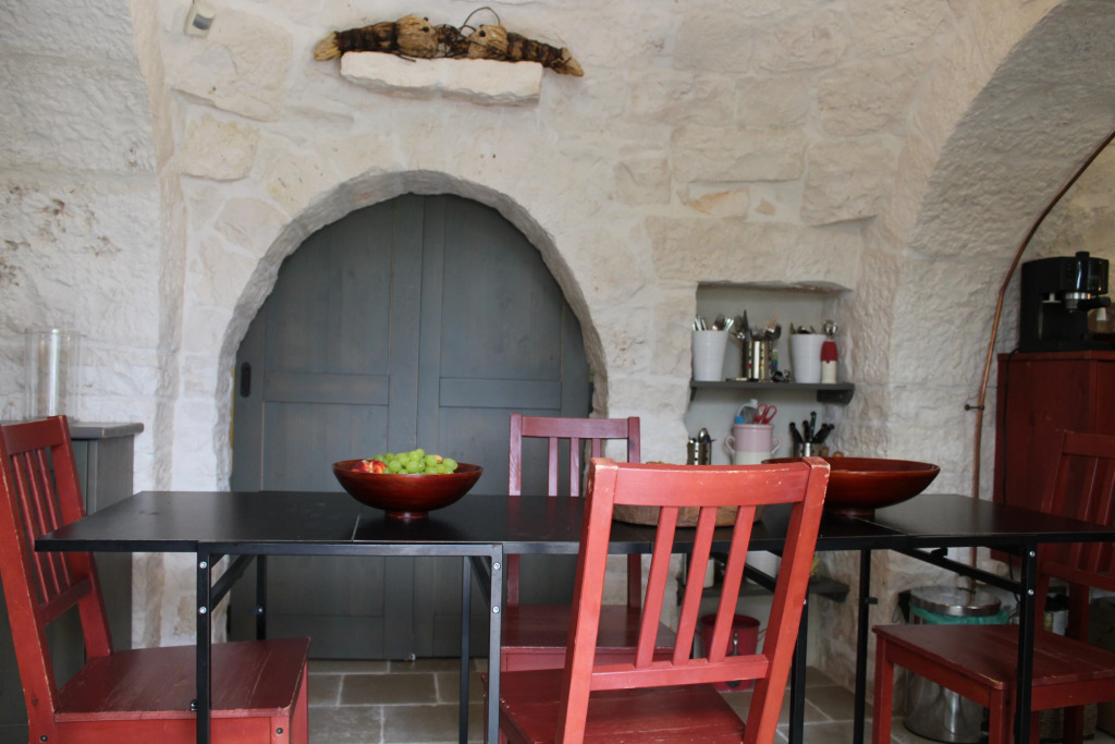 Ostuni,trullo fiabesco con piscina