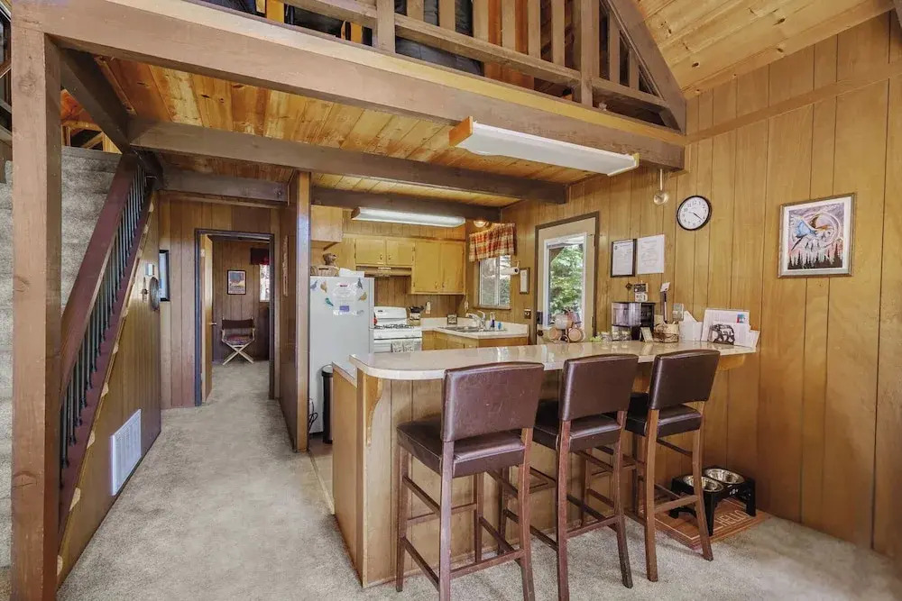 Walk to Fly-in Lake: Blue Lake Springs Cabin!