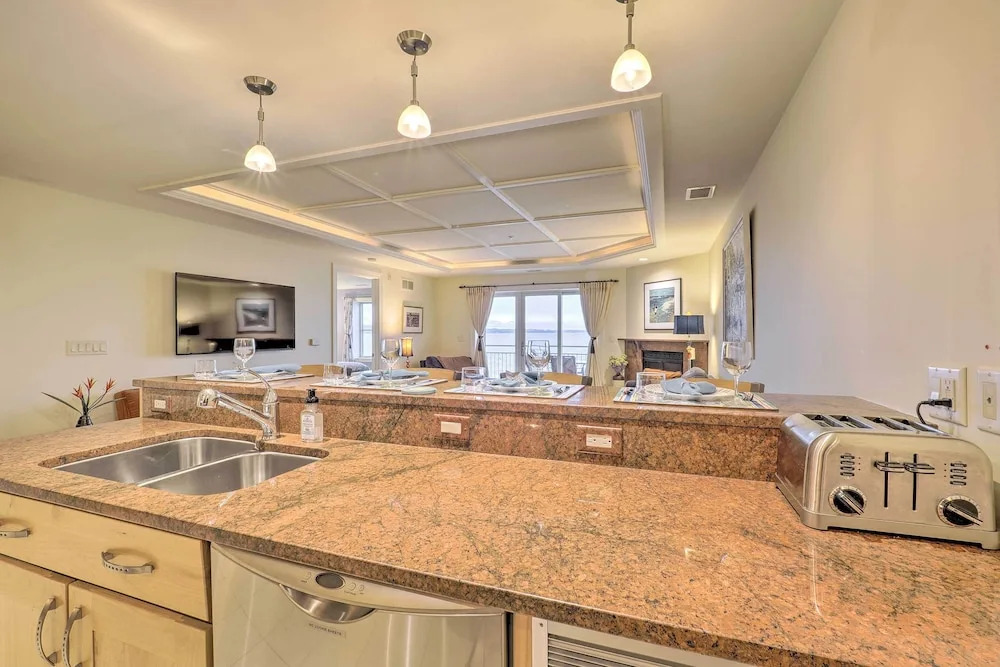 Beachfront Traverse City Resort Condo w/ Pool