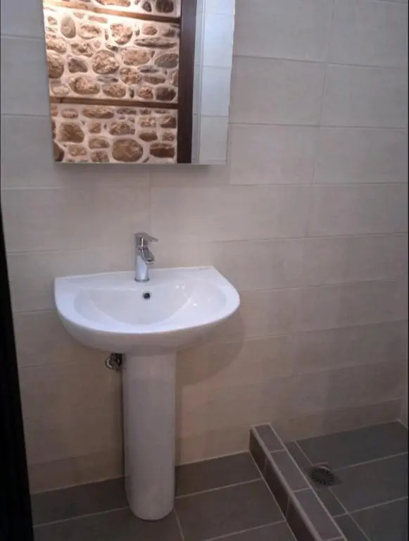 Marinas Apartments - White & Stone Apartment