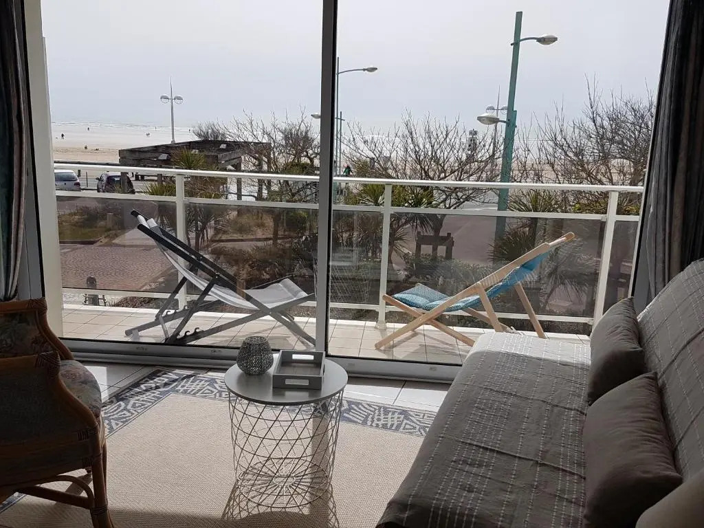Appartement T2 vue mer les pieds dans l'eau avec parking privé