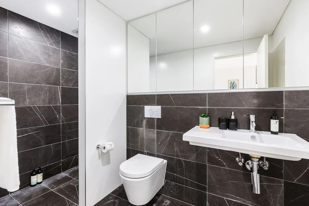 Sydney Townhouse with Parking and Deck