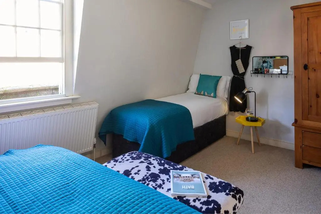 Dream Stays Bath - Trim Street Townhouse with Hot tub