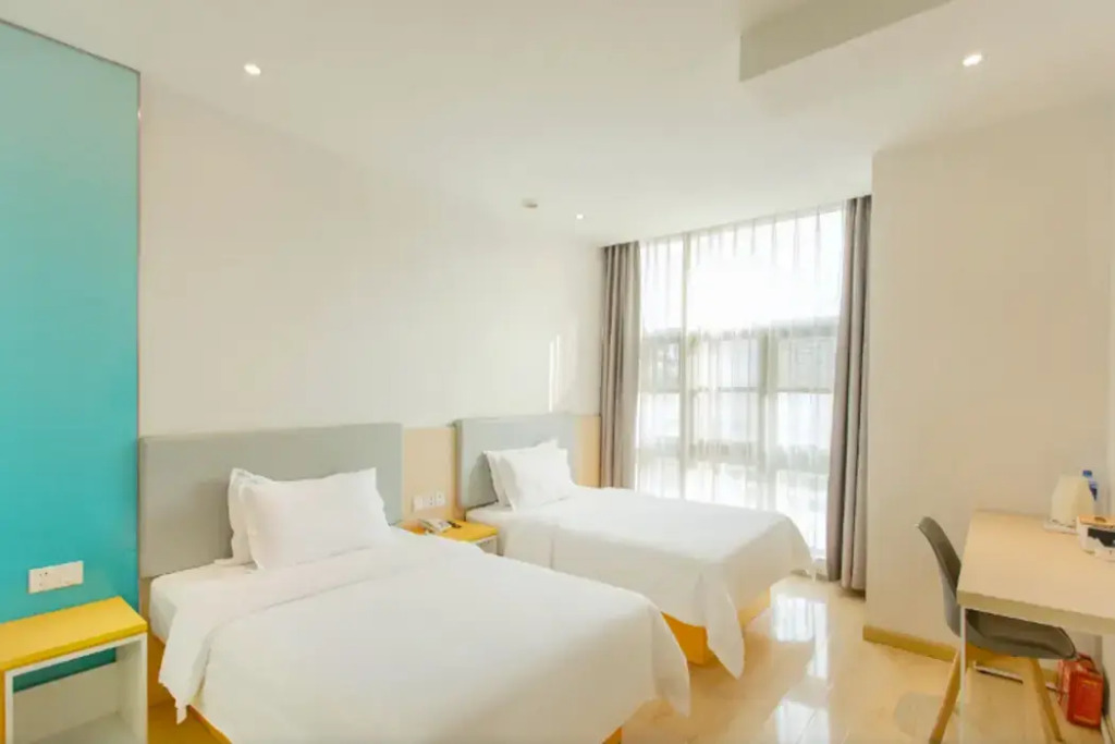 7 Days Inn (Chongqing Longtousi North Square of North Railway Station)
